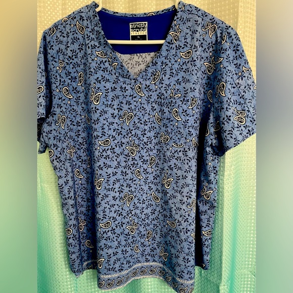 Strictly Scrubs Women's Ceil Paisley Print Stretch
Scrub Top size XL - Picture 3 of 5